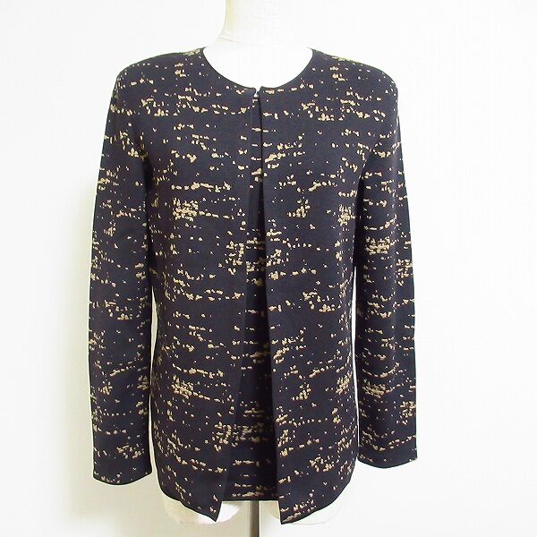 焦茶で都会的に｜アクリスのアンサンブルを買取しました