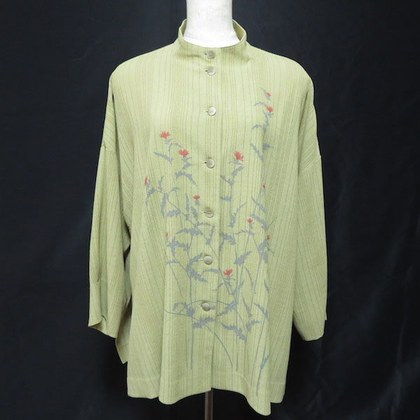 三年坂のブラウスを買取しました！淡い色合いでしっとりと