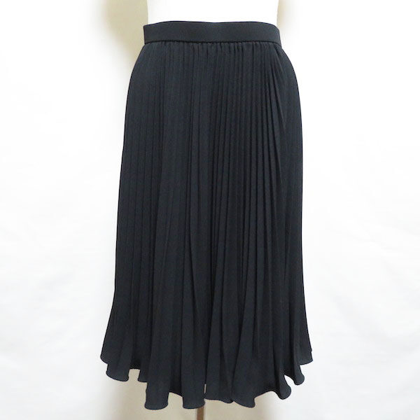 伊太利屋のスカートを買取しました｜ブラック×プリーツで綺麗め確定