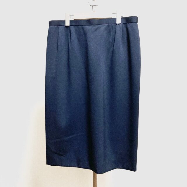 レリアンのスカートを買取しました!間違いない紺色