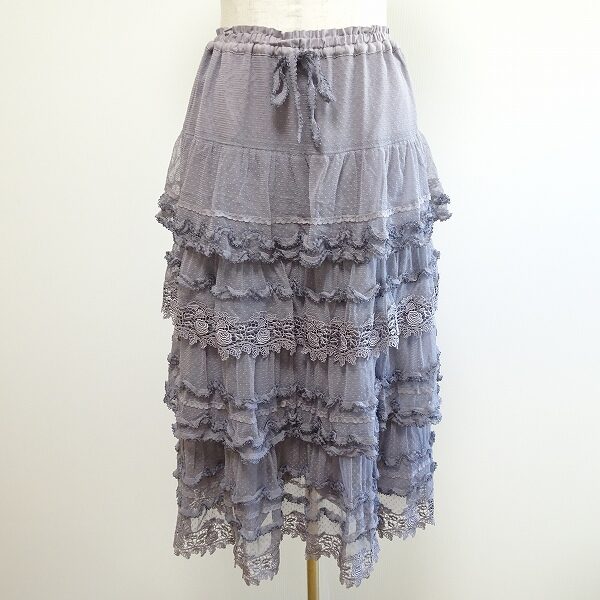 レースの贅沢づかいが嬉しい ピンクハウスのスカートを買取しました