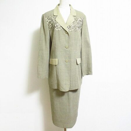 インポートロッサのスカートスーツを出張買取ご利用のお客様より買取しました