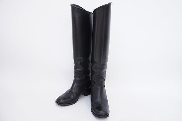 シャネルのロングブーツを出張買取ご利用のお客様より買取しました