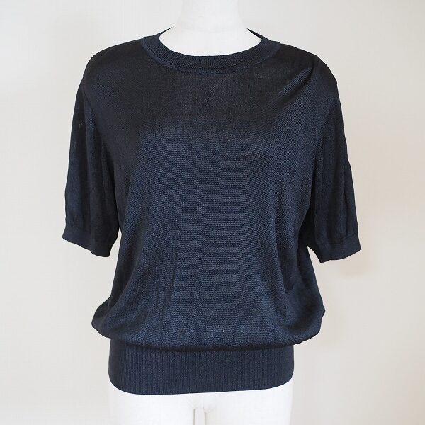 コンパクトなデザインでスタイリッシュ｜イヴサンローランのニットを買取しました