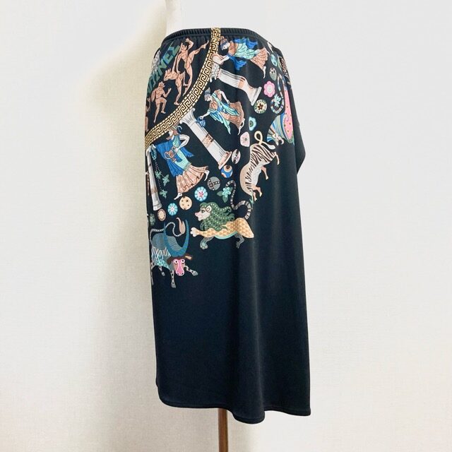 個性的な柄が素敵なトクコのスカートを買取しました