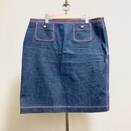 ピンクが効いている エスカーダのデニムスカートを買取しました