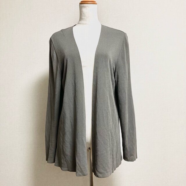 カーキ色が綺麗|エスカーダのカーディガンを買取しました