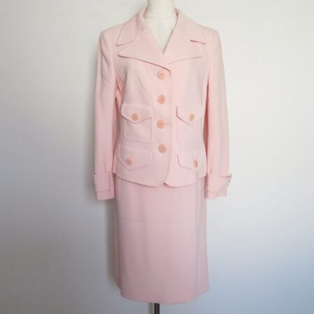 きもちも休まる エスカーダのスカートスーツを買取しました