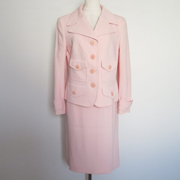 きもちも休まる エスカーダのスカートスーツを買取しました