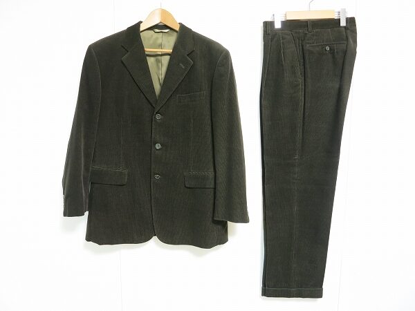 深みある色合いが素敵なピエールカルダンのスーツを買取しました
