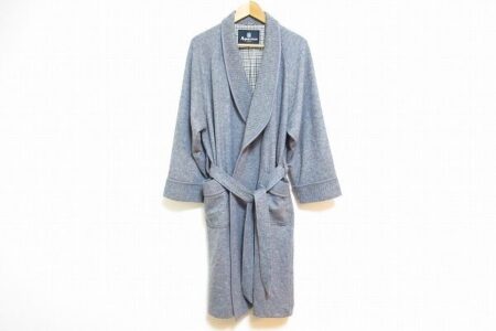 アクアスキュータムのガウンコートを買取しました！ゆったり上品に
