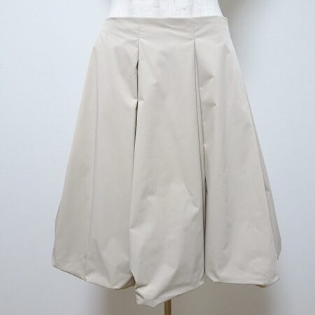 【フォクシーニューヨークのスカートをお買取】ベージュとフレアで優しい印象に