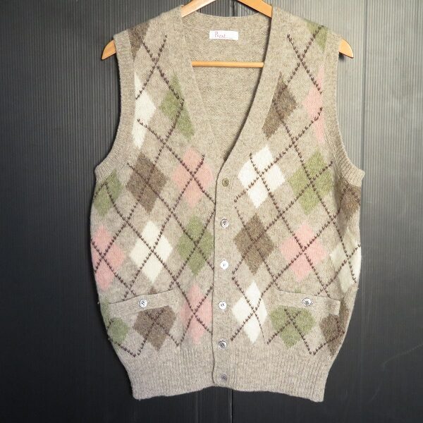 控えめなアーガイルで大人のおしゃれを！パパスのベストを買取しました