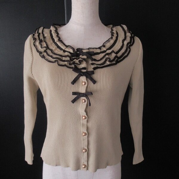 ルネのカーディガンを買取しました！ベージュとフリルが可愛らしい