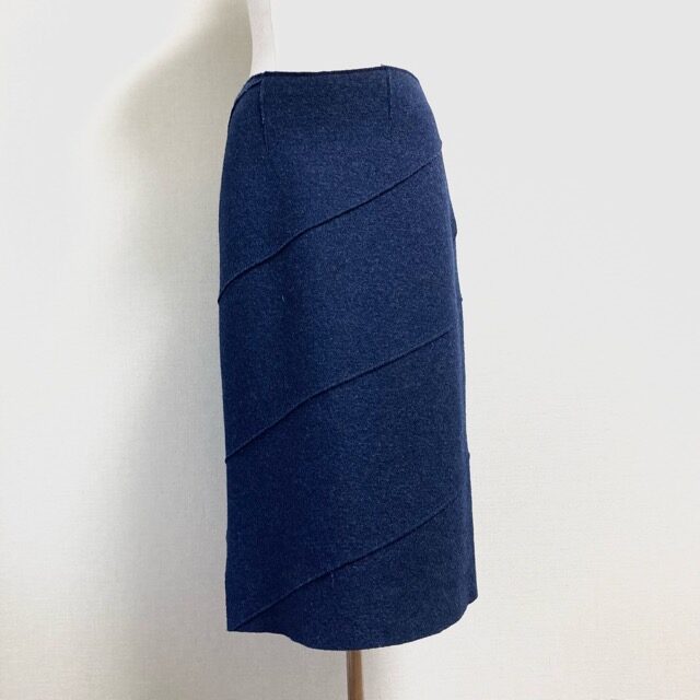 シンプルで美しい モスキーノのスカートを買取しました