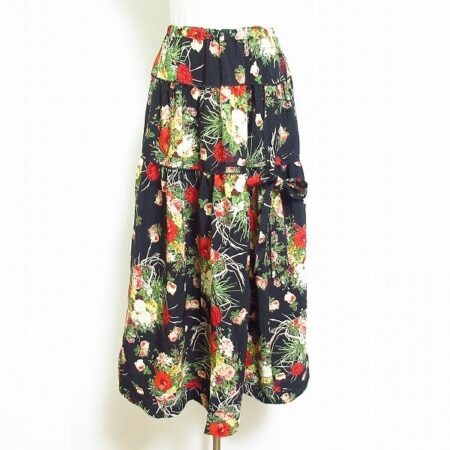 豪華な花が特徴 ワンダフルワールドのスカートを買取しました
