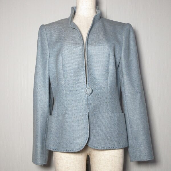 銀座マギーのジャケットを買取しました！水色×ツイードで安定感