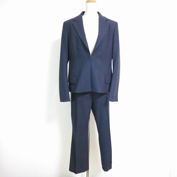 アクリスのパンツスーツを出張買取ご利用のお客様より買取しました
