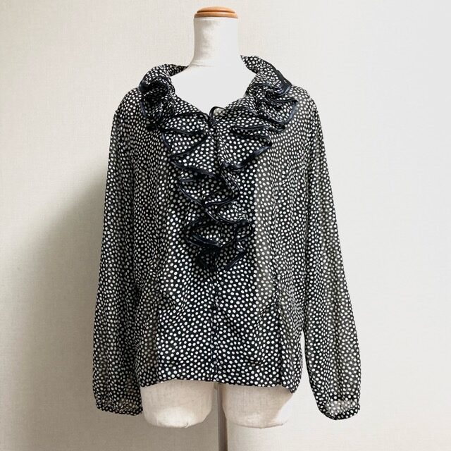 ドットとフリルが豪華すぎる ピサーノのブラウスを買取しました