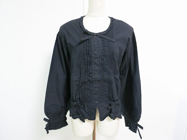 ピンクハウスのブラウスを買取しました！黒とフリルのバランスがグッド