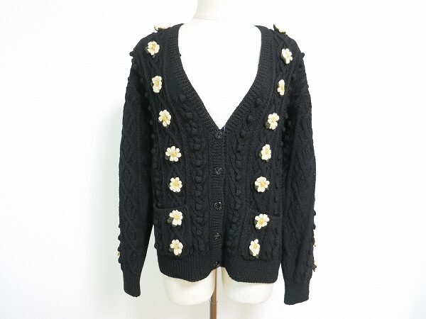 【ピンクハウス】花モチーフでチャーミングに！カーディガンを買取しました