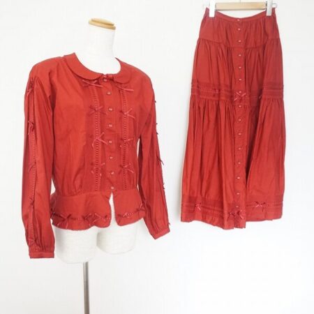 赤の豪華さが際立つ ピンクハウスのセットアップを買取しました