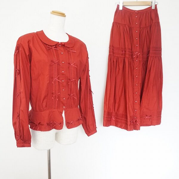 赤の豪華さが際立つ ピンクハウスのセットアップを買取しました