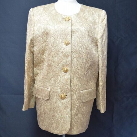 レリアンのジャケットを買取しました！金の神々しさが高級感を出してくれる