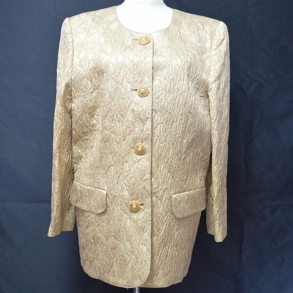 レリアンのジャケットを買取しました！金の神々しさが高級感を出してくれる