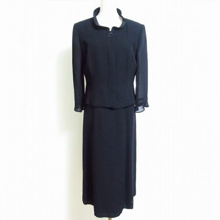 アクアスキュータム フォーマルセットアップ風のワンピースを買取しました