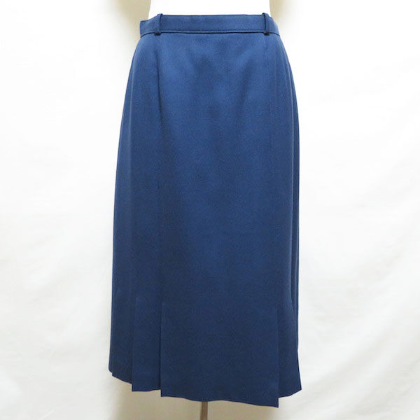 太めのプリーツで緩やかに|レリアンのスカートを買取しました