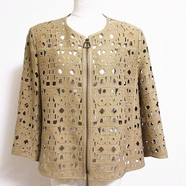 アクリスのジャケットを買取しました！キャメル色とカットワークが垢抜け感を演出