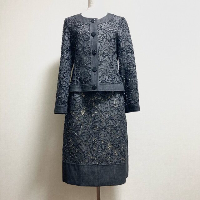 ユキトリイのスカートスーツを出張買取ご利用のお客様より買取しました