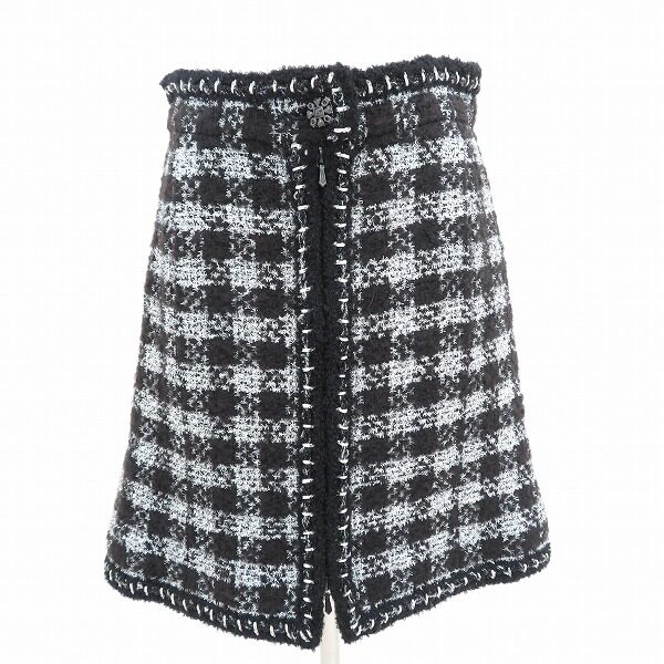 シャネルのミニスカートを出張買取ご利用のお客様より買取しました