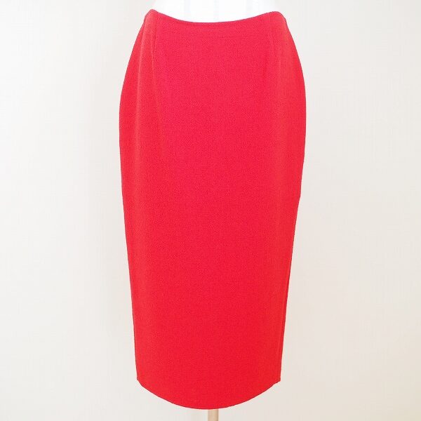 セリーヌのスカートを買取しました！眩しいほど綺麗な赤