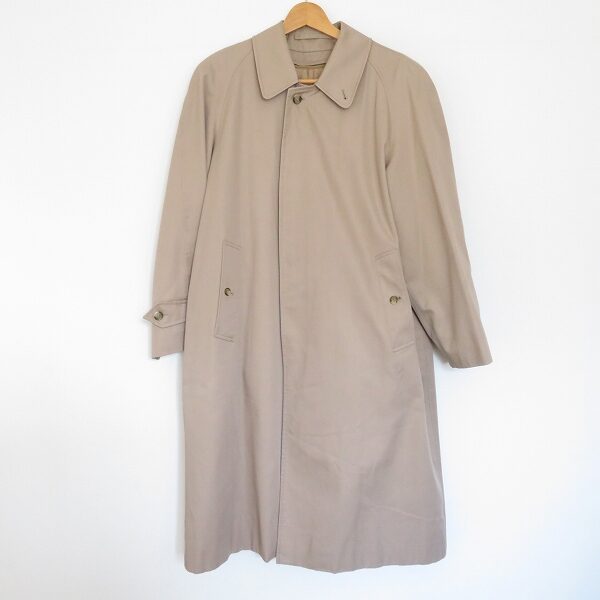 オールマイティに着られる バーバリーのコートを買取しました