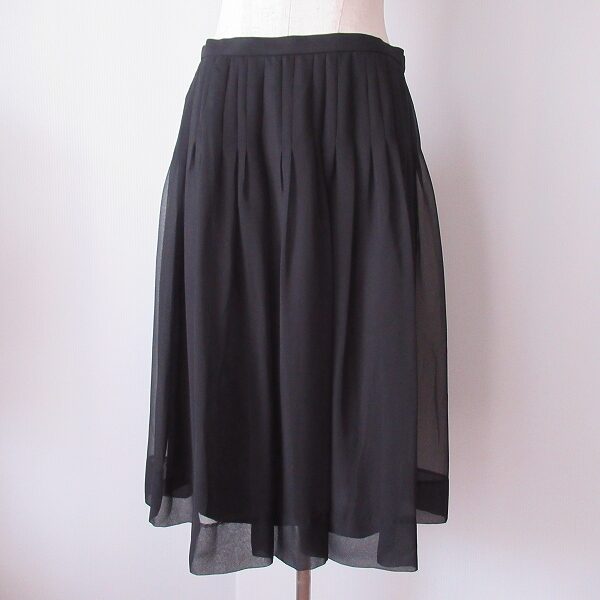 綺麗に揺れるデザインが素敵｜ユキトリイのスカートを買取しました