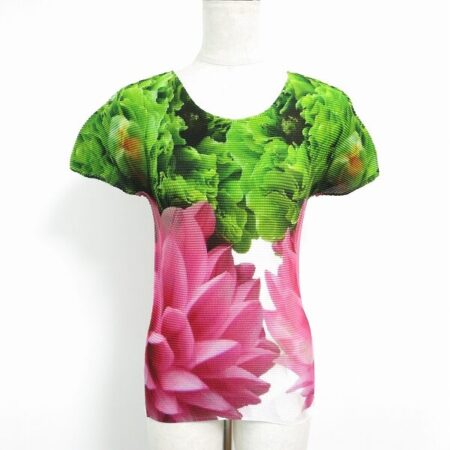 世界観に引き込まれる ミーイッセイミヤケのカットソーを買取しました