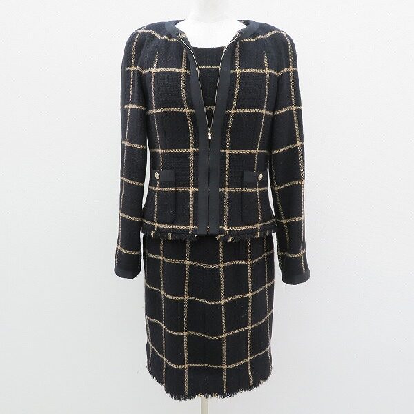 シャネルのワンピーススーツを買取しました！黒×ゴールドが素敵
