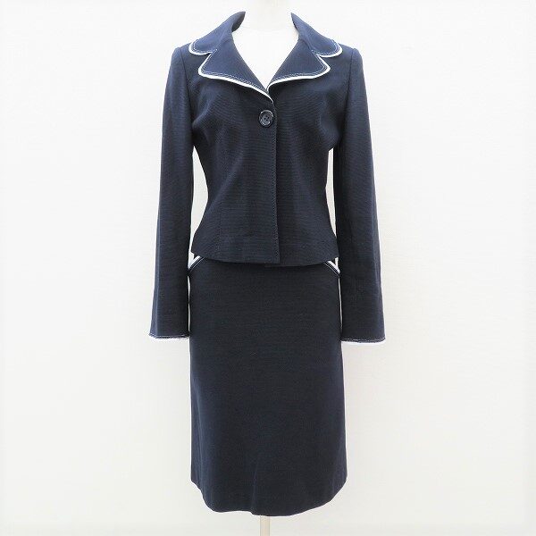 エムズグレイシーのスカートスーツを出張買取ご利用のお客様より買取しました。