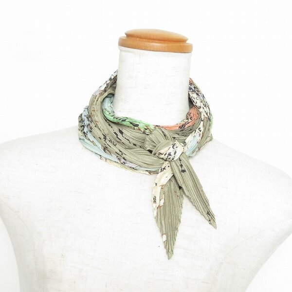 プリーツプリーズのストールを買取しました！ちょっとつけるだけで華やかに