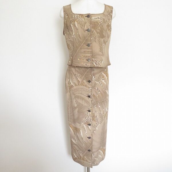 伊太利屋のセットアップを買取しました!ベージュの愛らしさが売り