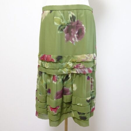 ユキトリイのスカートを買取しました！引き込まれるお花の可愛らしさ