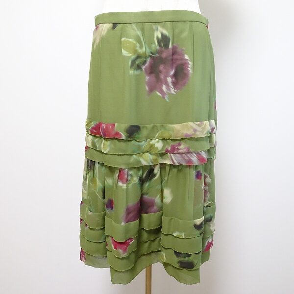 ユキトリイのスカートを買取しました！引き込まれるお花の可愛らしさ