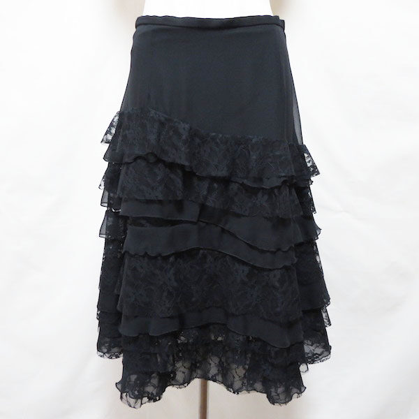 レース使いが華やかで上級 ユキトリイのスカートを買取しました