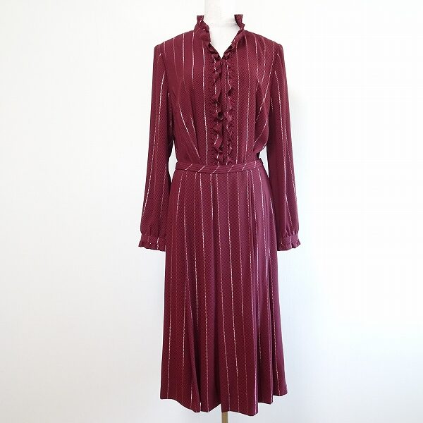 レリアンのワンピースを買取しました！えんじ色×スタンドカラーで上質さを