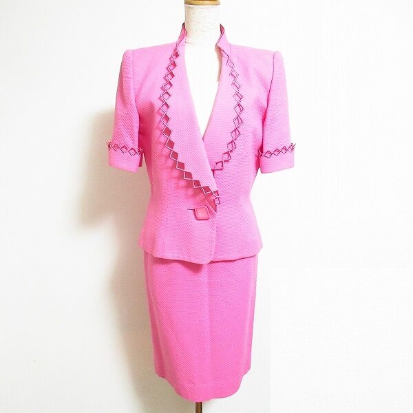 銀座マギーのスカートスーツを買取しました！綺麗なピンクにうっとり