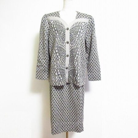 斉藤都世子のセットアップを出張買取にて買取しました