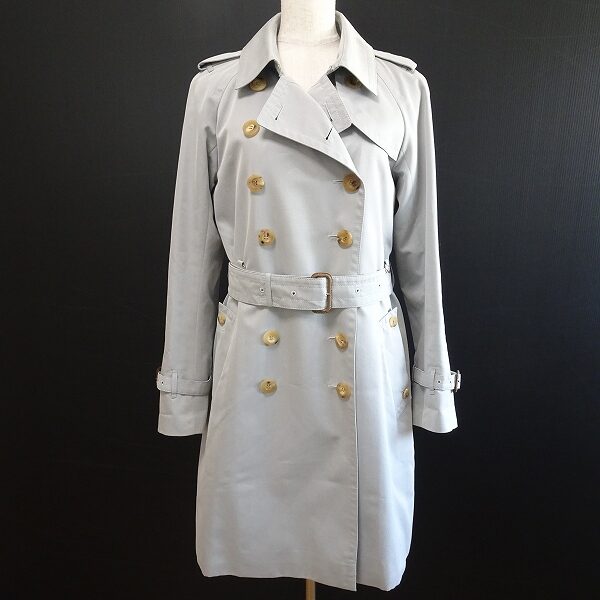 アクアスキュータムのコートを買取しました!ボタンが多くて可愛い