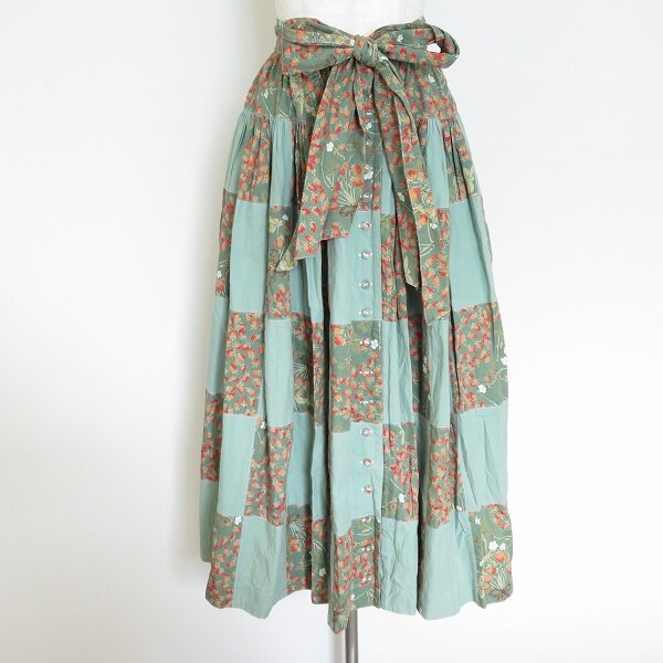 ピンクハウスの苺柄ロングスカートを買取させて頂きました